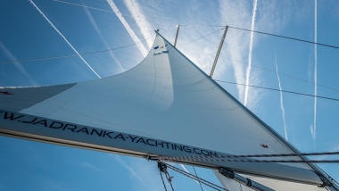 Ökosegelschiff erzeugt Wasserstoff