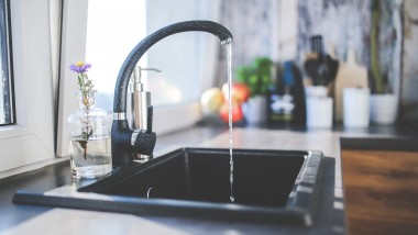 Beim Wasser in der Küche Energie und Kosten sparten – mit einem Durchlauferhitzer