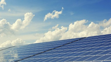 Warum man in wirtschaftlich unsicheren Zeiten in eine eigene Photovoltaikanlage investieren sollte